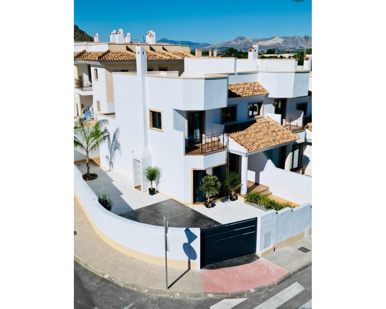Top Floor Bungalow - New Build - Cox - San Fernando
