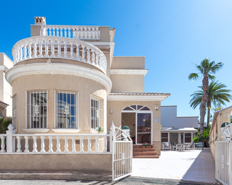 Villa - Resale - Los Altos - Los Altos